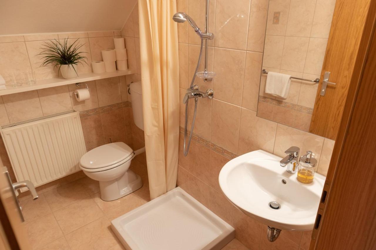Hisa Na Vrtu Habitación en casa particular Šenčur